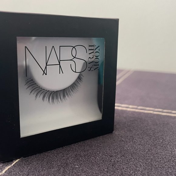NARS Sarah Moon Eyelashes - New in box, never opened. Numéro 10 - 2420 - Picture 7 of 8